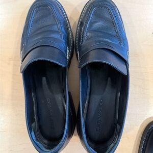 Bernardo Women’s Contrast Stitch Black Loafers